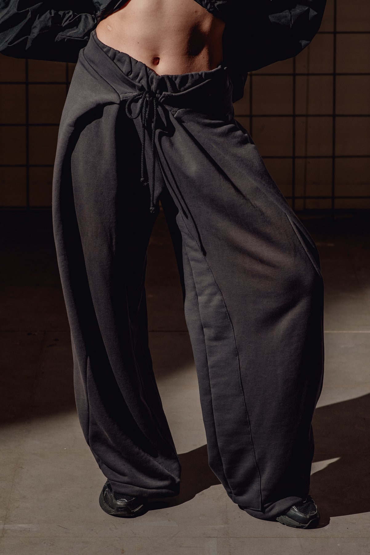 PLEAT SWEATPANTS