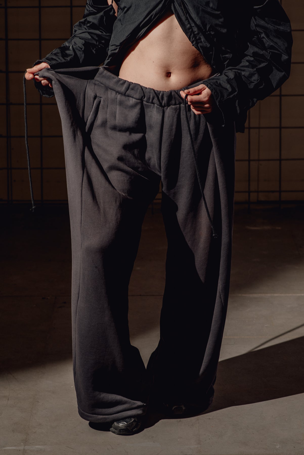 PLEAT SWEATPANTS