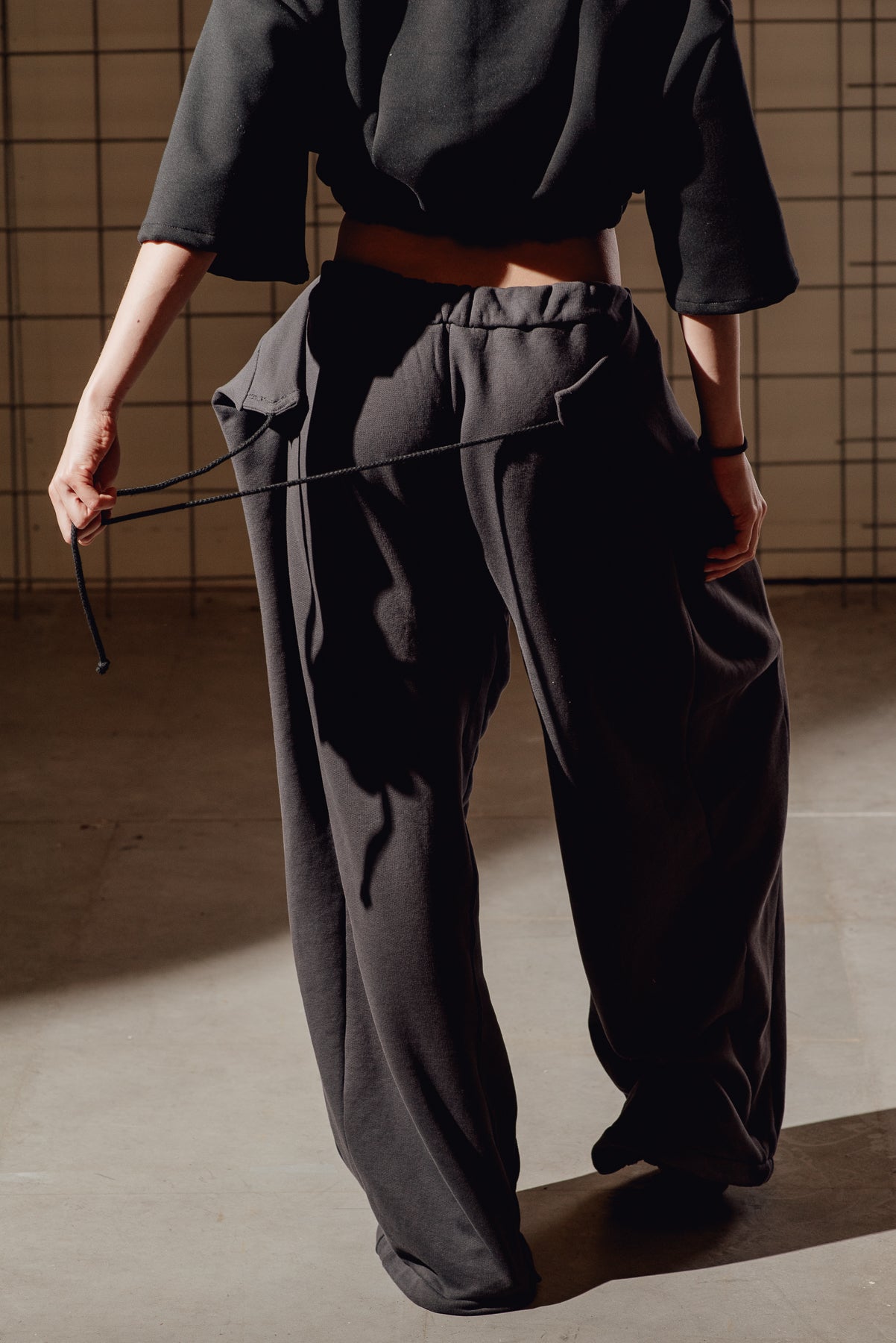 PLEAT SWEATPANTS