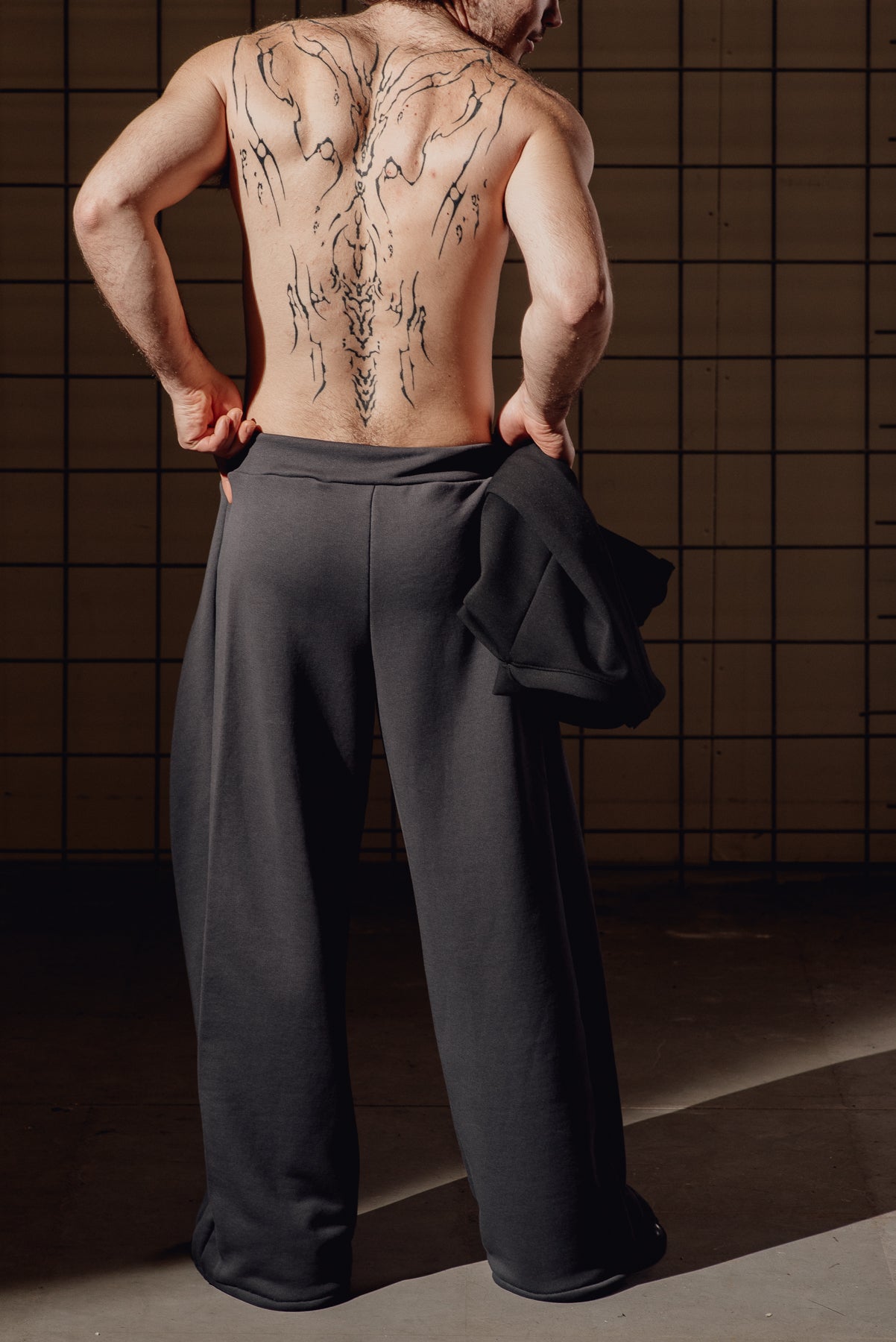 PLEAT SWEATPANTS