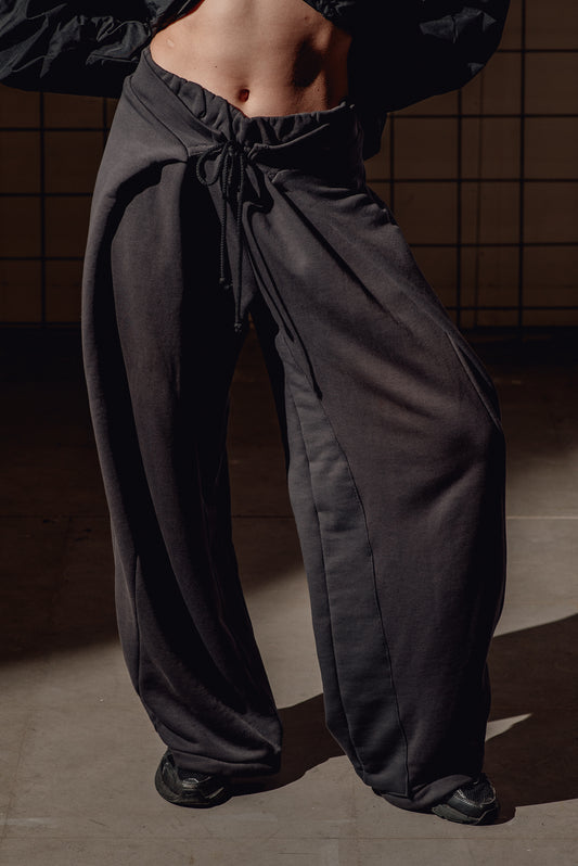 PLEAT SWEATPANTS